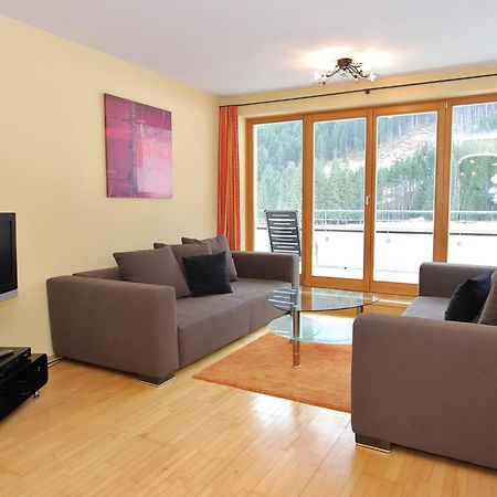 Large Chalet Apartment In Saalbach Hinterglemm ภายนอก รูปภาพ