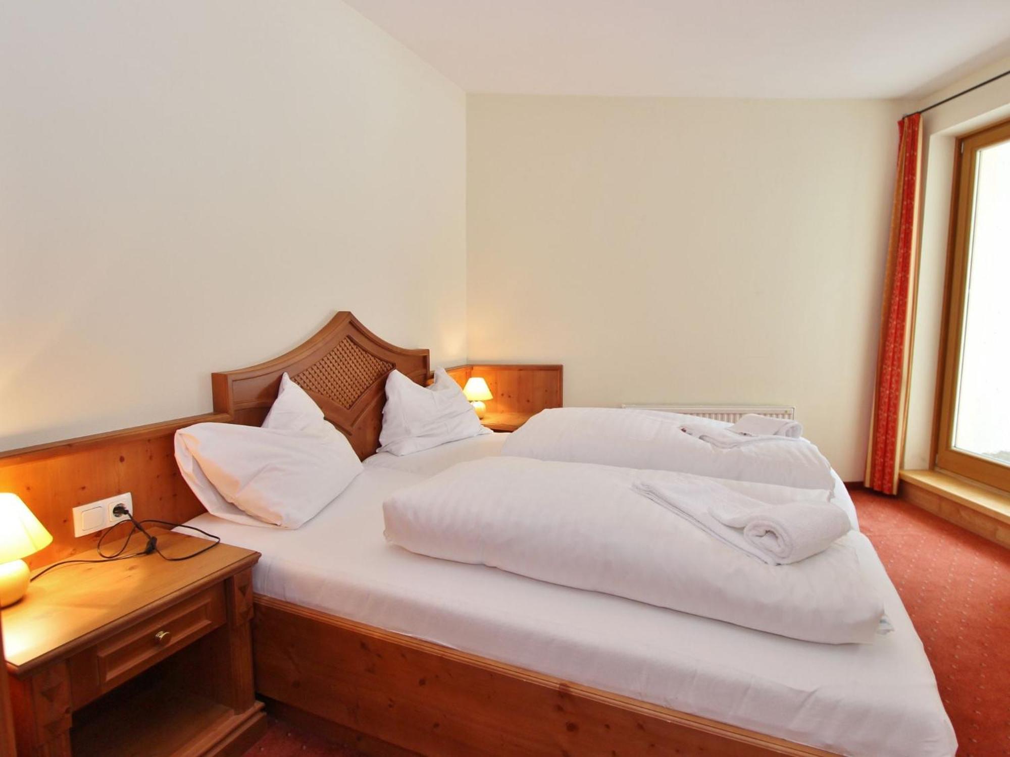 Large Chalet Apartment In Saalbach Hinterglemm ภายนอก รูปภาพ