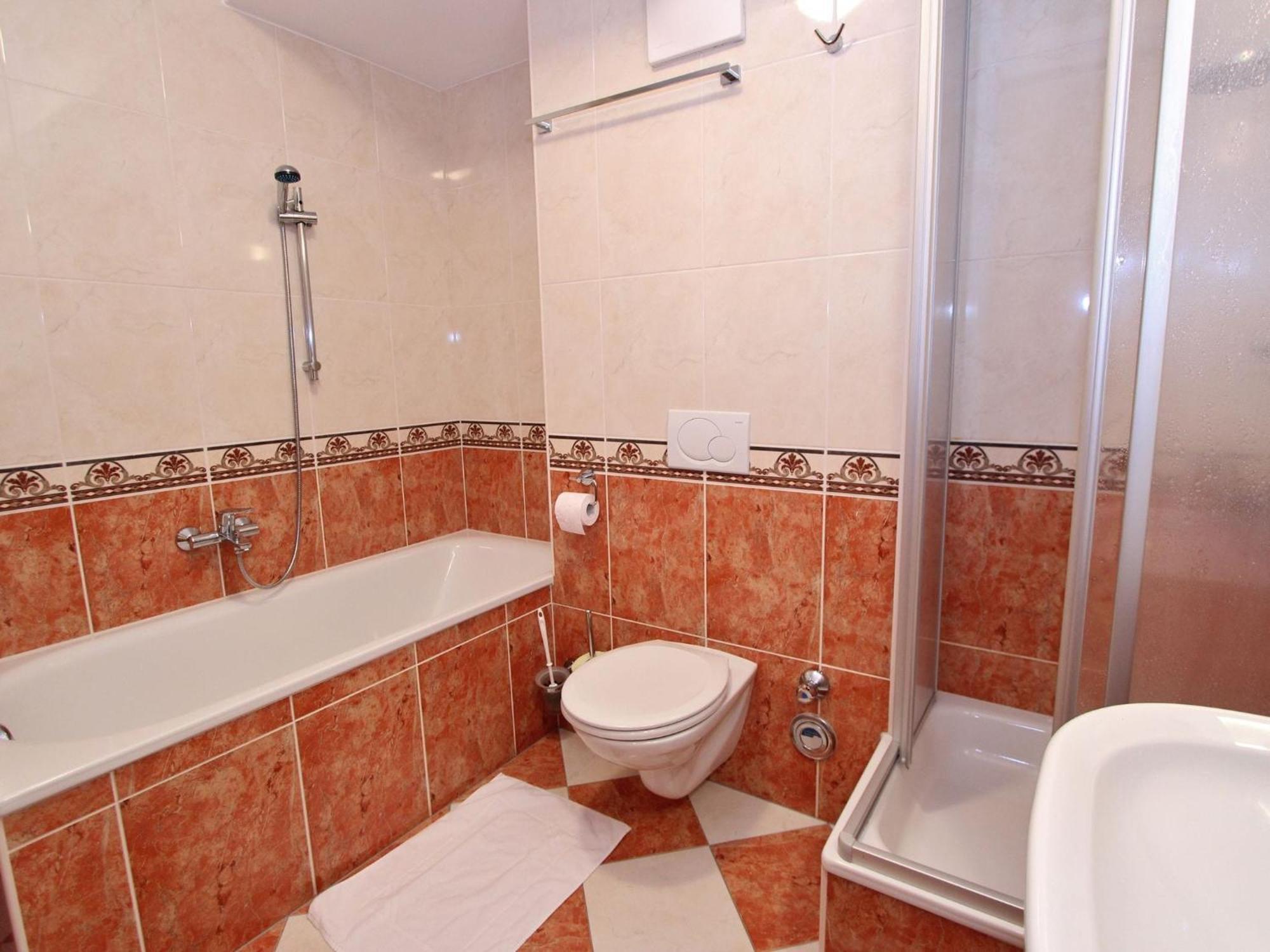 Large Chalet Apartment In Saalbach Hinterglemm ภายนอก รูปภาพ