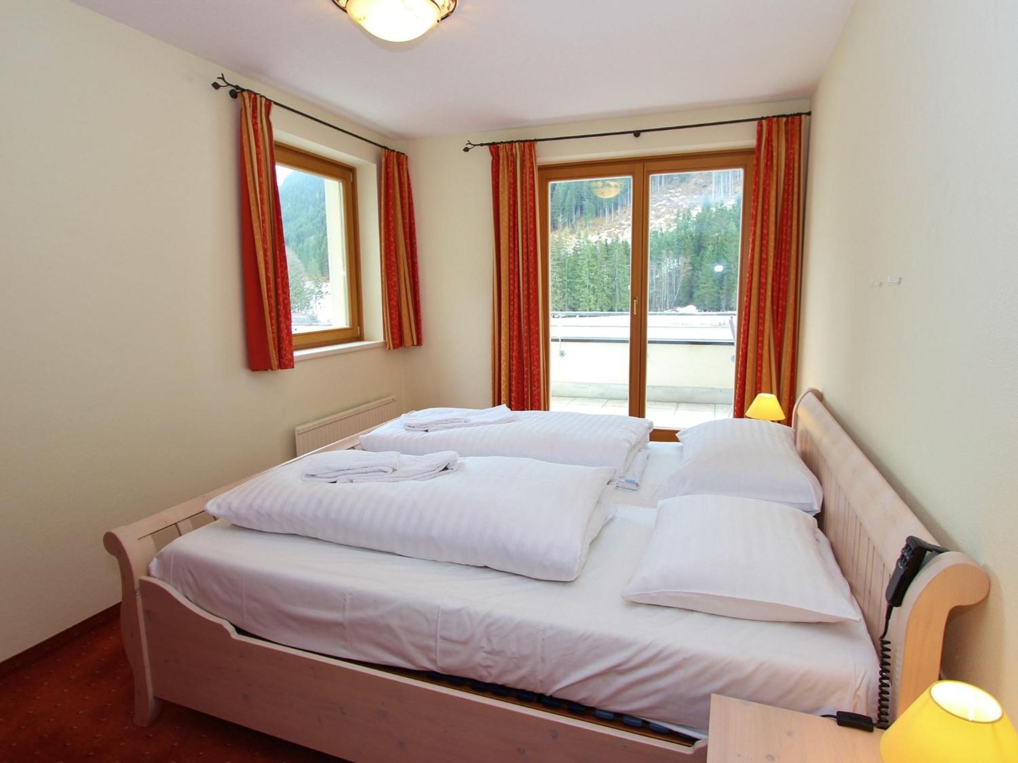 Large Chalet Apartment In Saalbach Hinterglemm ภายนอก รูปภาพ