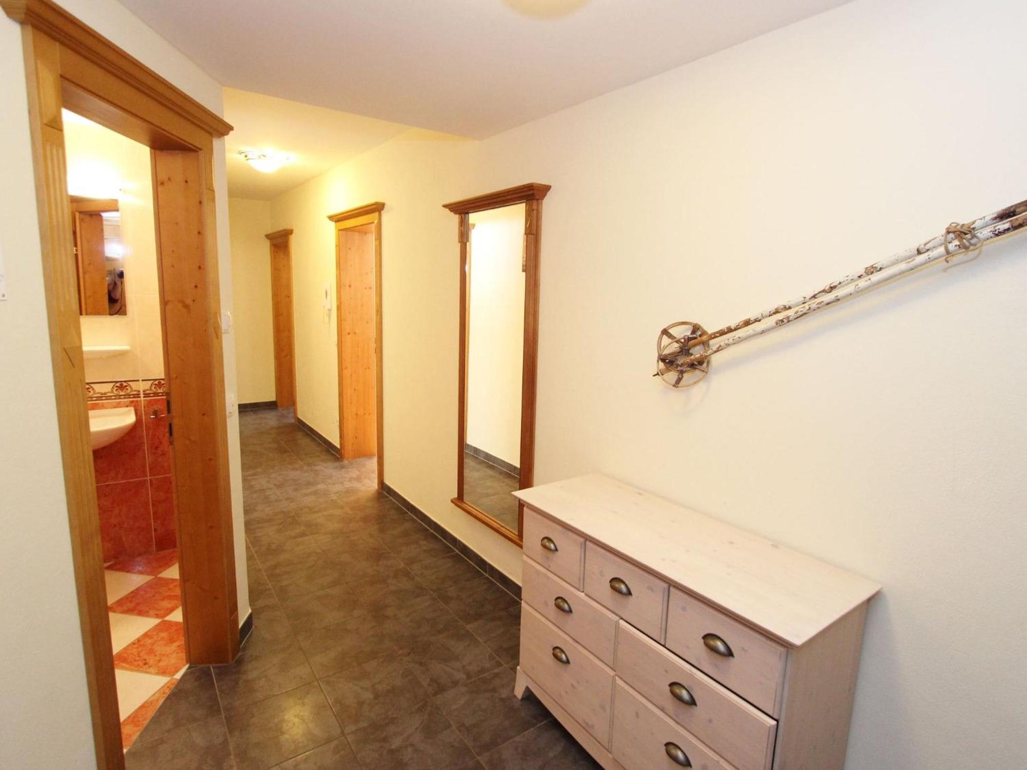 Large Chalet Apartment In Saalbach Hinterglemm ภายนอก รูปภาพ